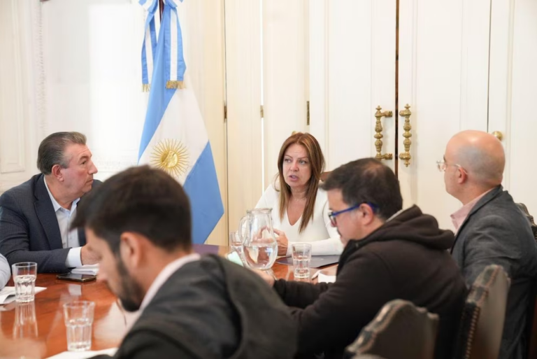 Rectores universitarios en reunión con funcionarios del Gobierno nacional