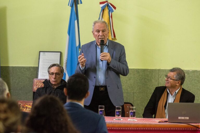 Autoridades legislativas y comunidad educativa en el lanzamiento del programa El Senado en la Escuela en el Colegio Quintana