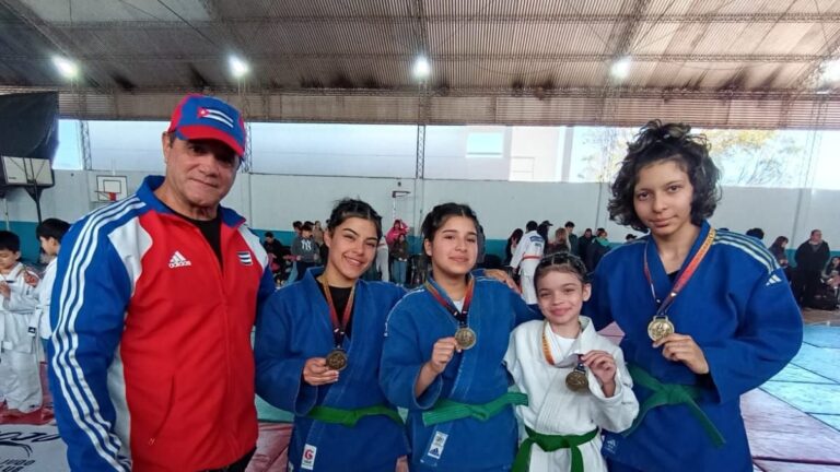 Deportistas de judo de Villa Cubas con medallas de oro en torneo DARD